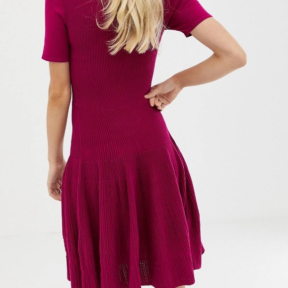 NEVER WORN structured dress with seam detail - Picture 2 of 4